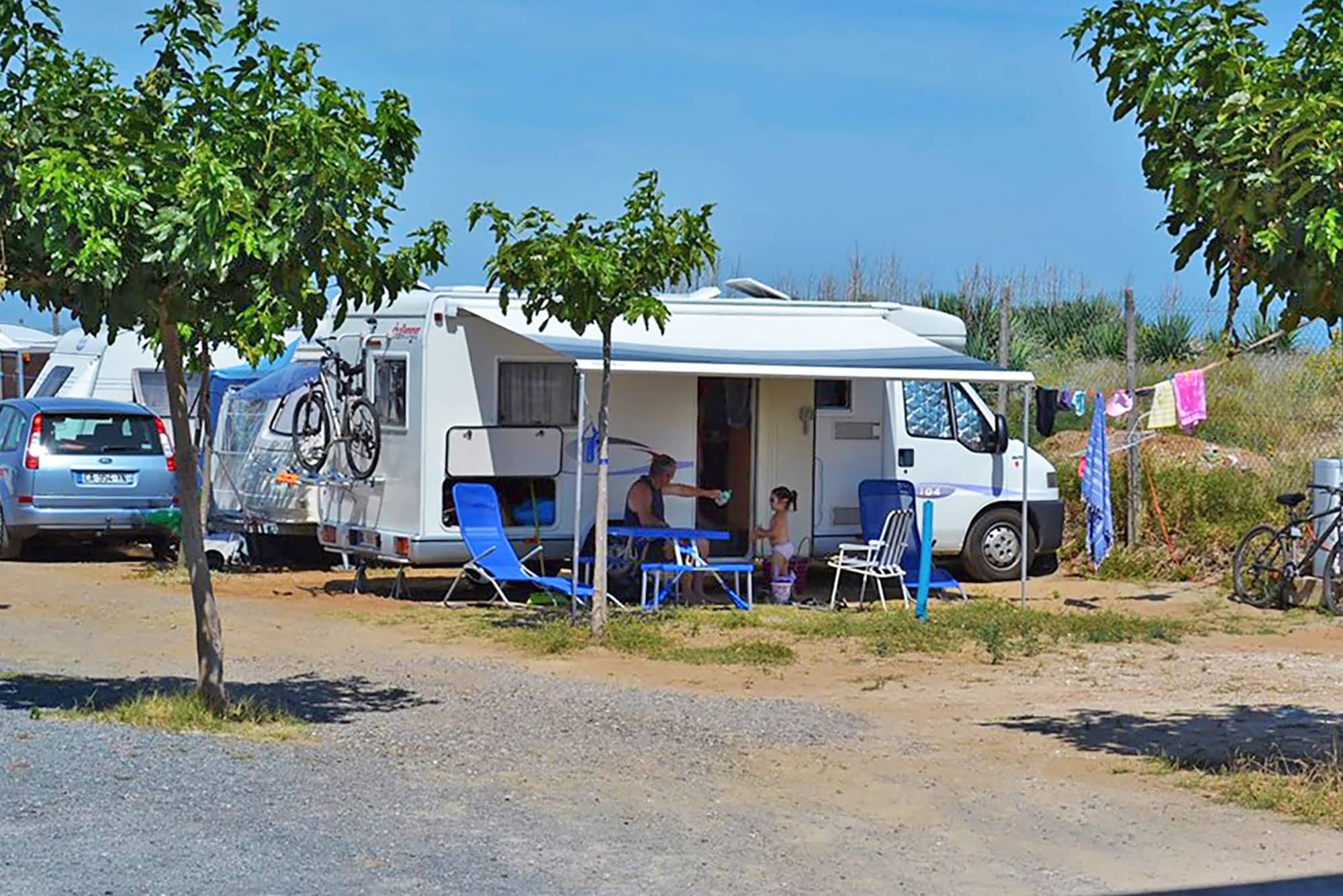 emplacement confort camping robinson marseillan