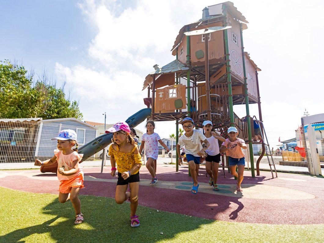 club enfant sur air de jeux camping robinson