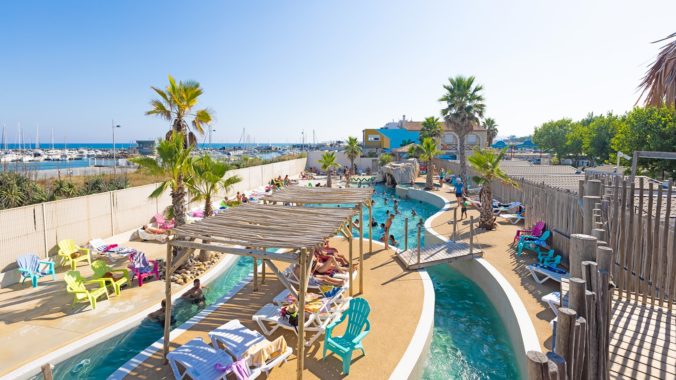 vue aerienne espace aquatique avec vue sur le port camping robinson marseillan plage